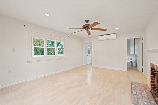 Photo - 607 Hacienda Dr