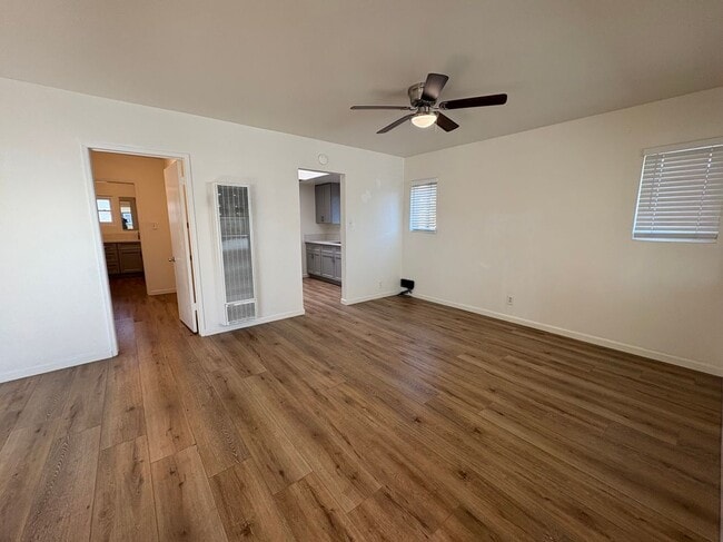 Photo - 3011 E 7th St