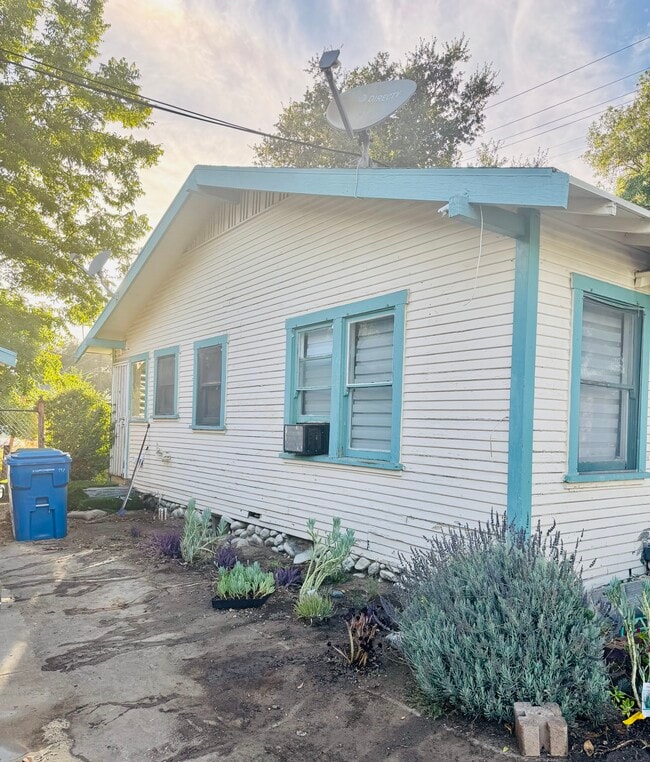 Front - 1045 Bradford St