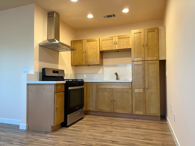Photo - 1747 N Buena Vista St Unit 1747