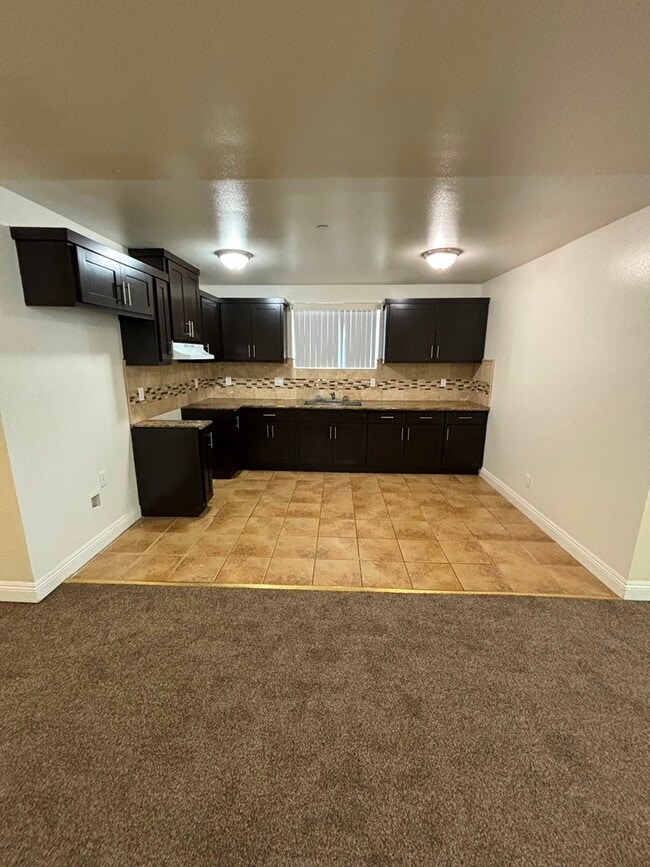 Photo - 739 E 79th St