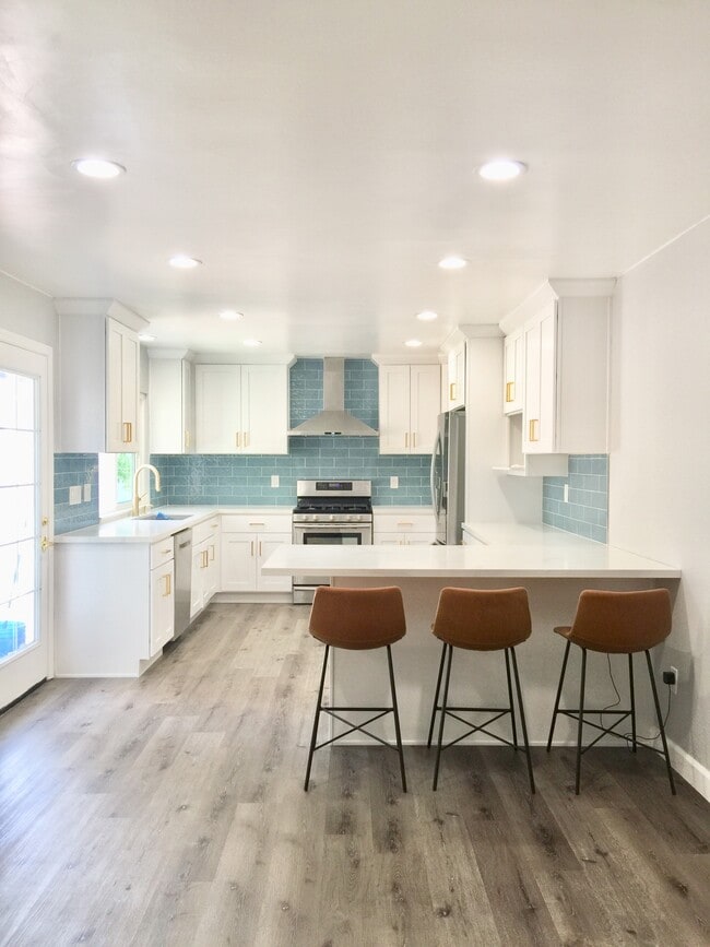 Building Photo - 385 Sunrise Cir