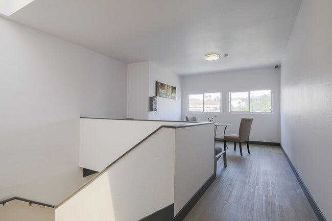 Photo - 5200 @ Hollywood