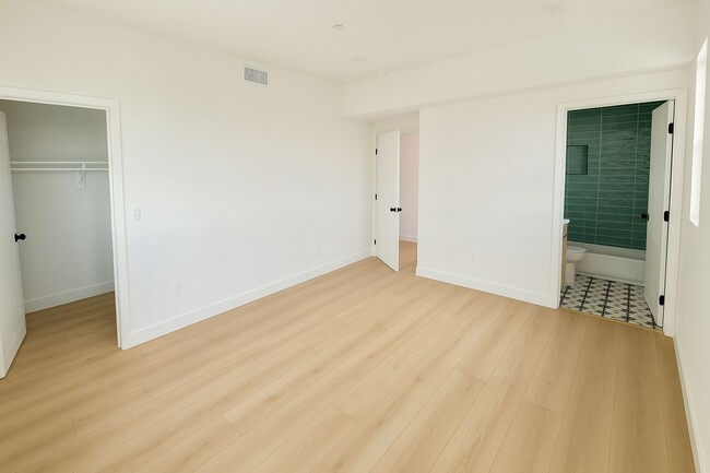 Photo - 4511 Rosewood Ave Unit 000