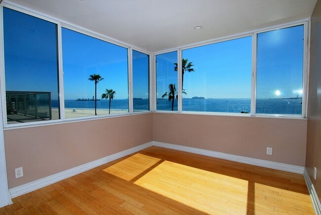 Building Photo - Ocean Views, High End Appliances and Large Deck with Beach Access Unit 12