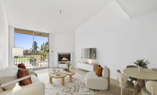 Building Photo - Beautiful 1 Bed /1 Bath with Hardwood Floors, Central AC, Stainless Steel Appliances, Balcony, Gy...