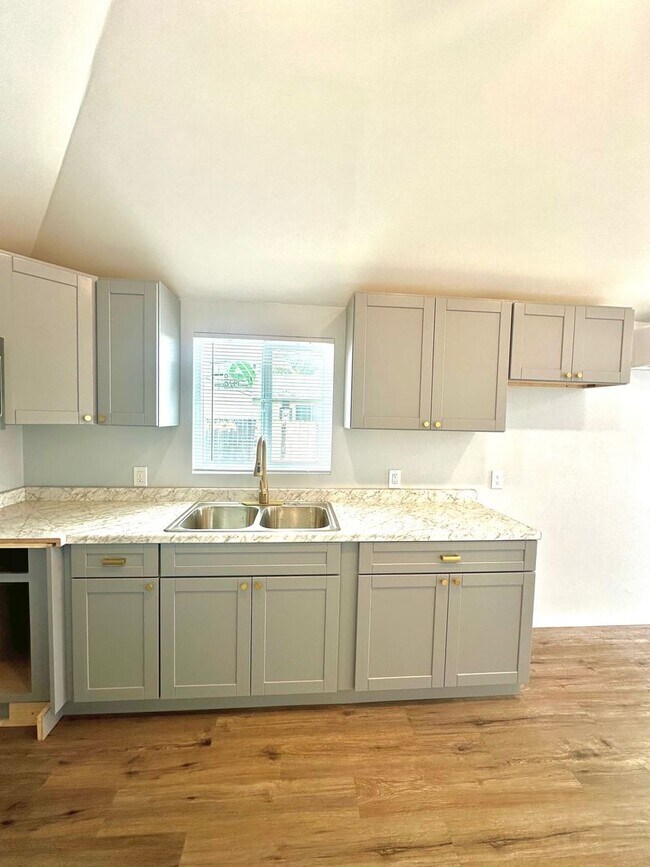 Photo - Terrace Ave Triplex- LT Unit 4614 Terrace (JADU)-LT