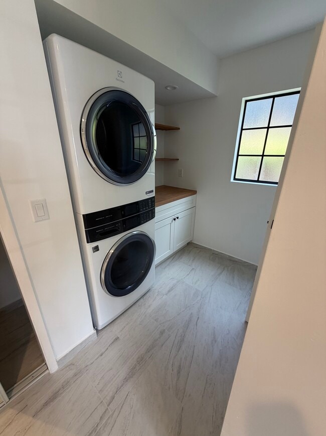 Photo - 532 E Arrellaga St Unit A