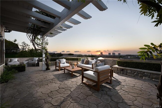 Photo - 2001 Yacht Resolute