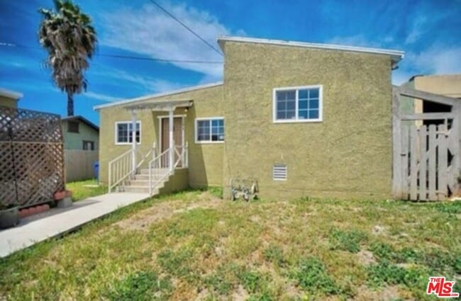 Photo - 1529 Tremont St