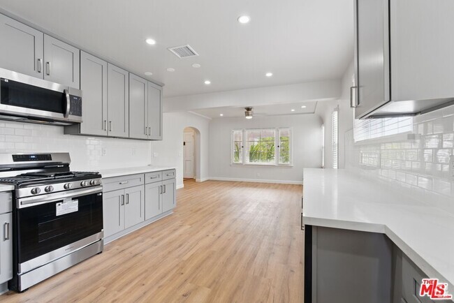 Building Photo - 1349 S Curson Ave Rental