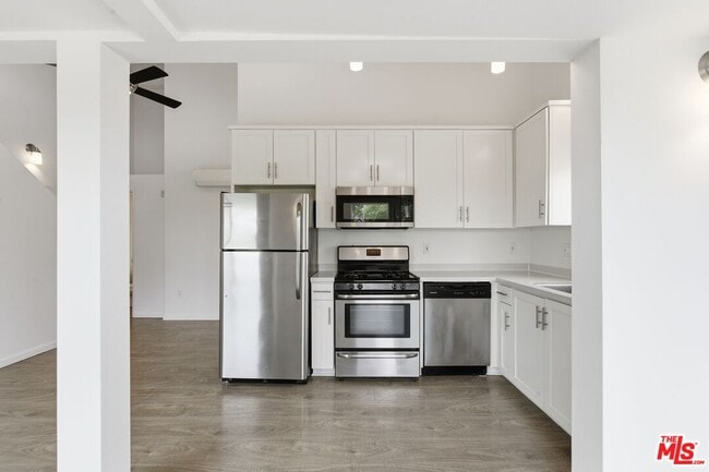 Photo - 4980 S Centinela Ave Unit 10