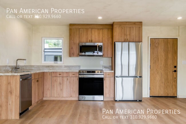 Building Photo - 1105 N Pacific Coast Hwy Unit B Rental