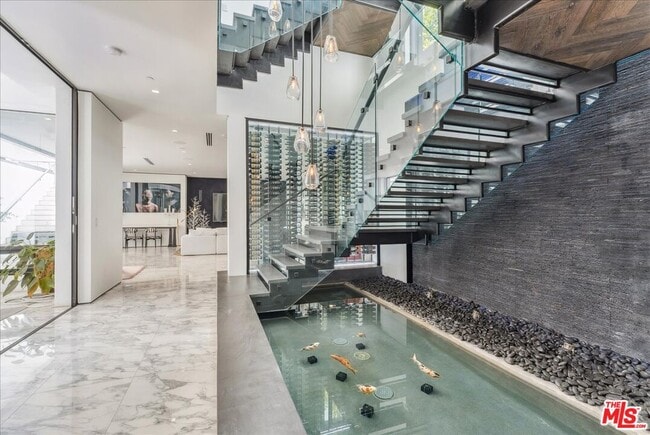 Photo - 213 S La Peer Dr