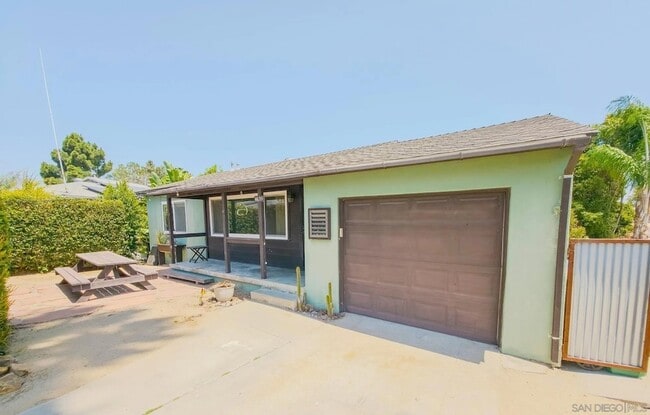 Building Photo - 4635 Virginia Ave