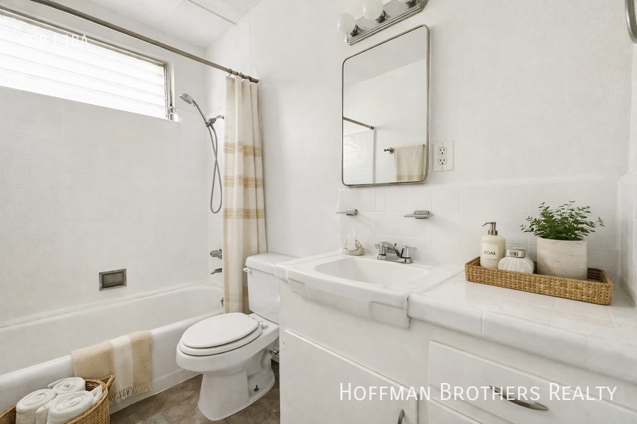 Photo - 1350 N Citrus Ave Unit 10