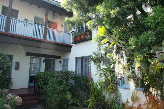 Building Photo - 1109 Masselin Ave Unit 1131