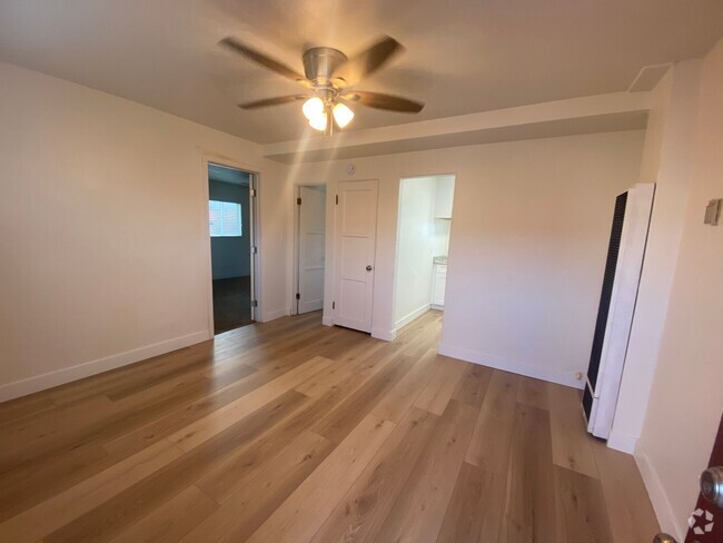 Building Photo - 1 Bedroom 1 bath apartment with all utilit... Unit 30