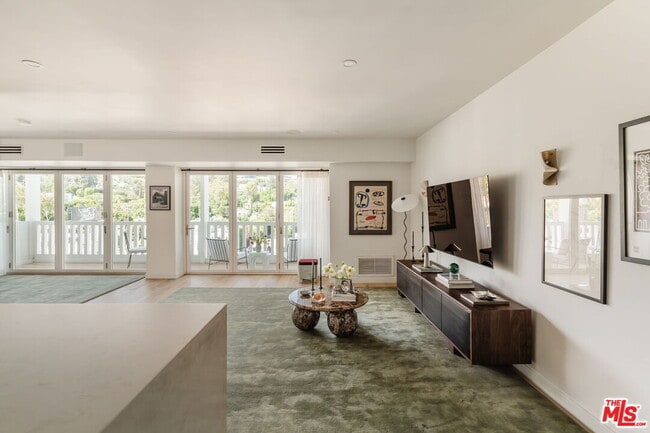 Photo - 999 N Doheny Dr Unit 1003