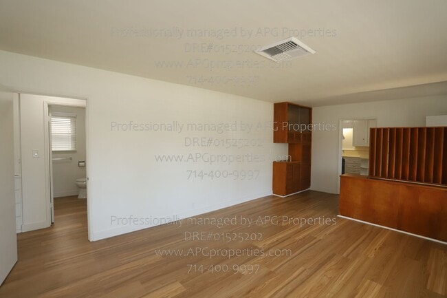 Photo - 919 W Wilshire Ave