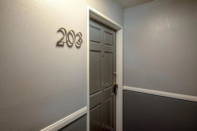 Photo - 2 Bedroom/ 2 Bath Condo In The Heart of Gl... Unit 203