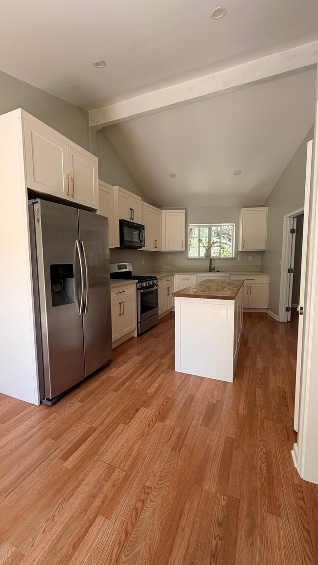Building Photo - 316 W Alamar Ave