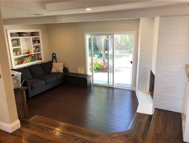 Photo - 1021 W Acacia Ave