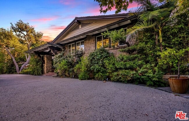 Photo - 829 Whittier Dr