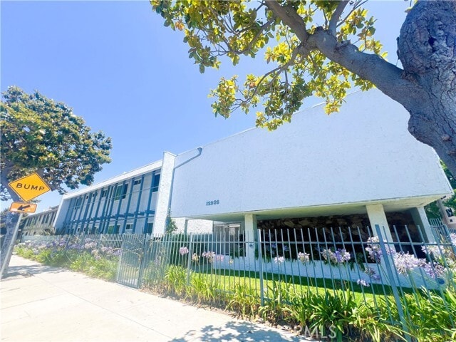 Building Photo - 12926 Doty Ave Unit 3