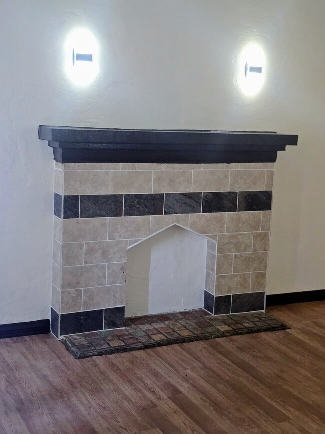 Photo - 2422 E 7th St Unit 2422 1/2