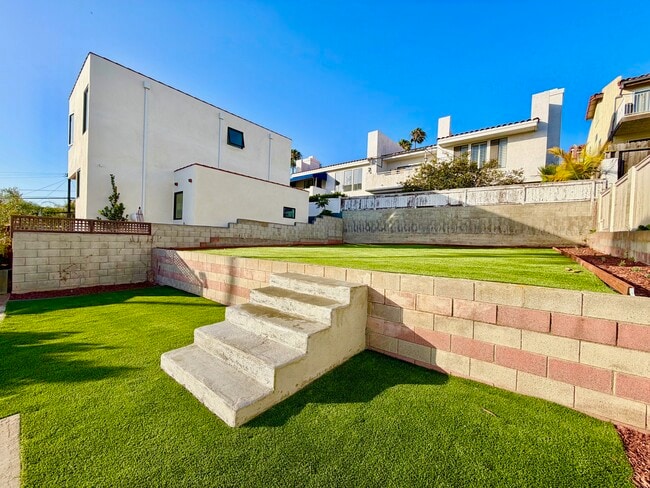 5000 sq feet Backyard - 626 N Irena Ave