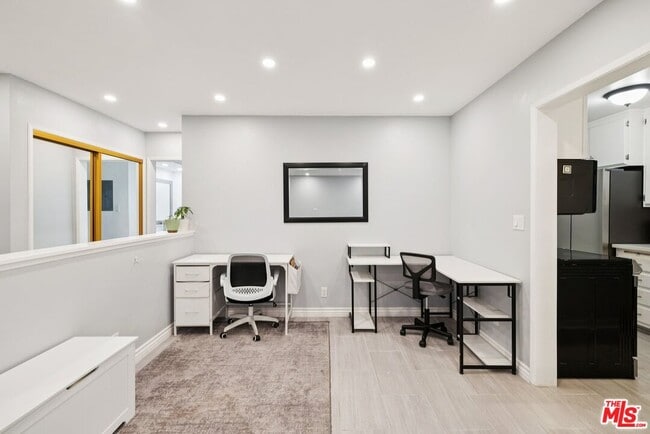 Photo - 5625 N Sumner Wy Unit 314