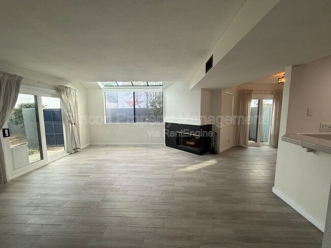 Building Photo - 1231 Tivoli Ln Unit 42