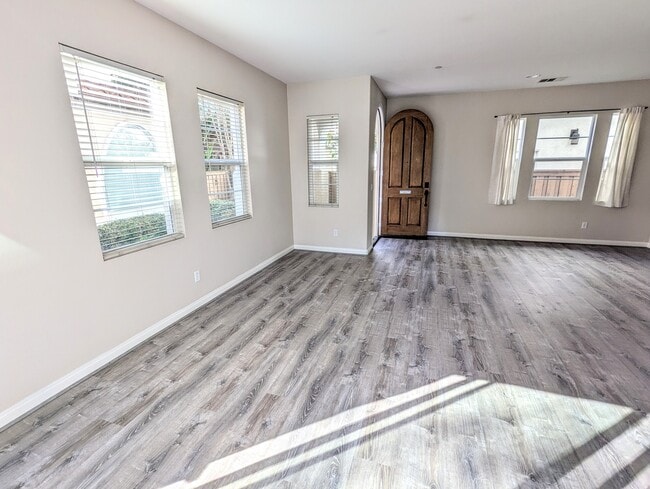 Photo - 1406 Mosaic Glen