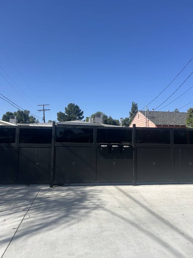 Building Photo - 6537 Valjean Ave Unit 6537 Valjean Ave van Nuys