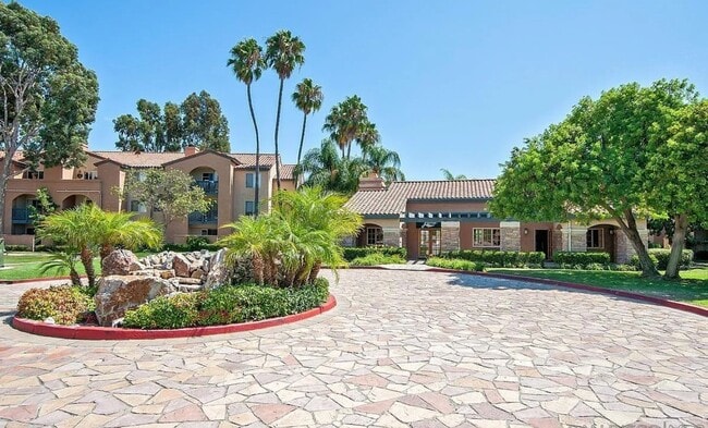 Building Photo - Resort-Style 2BR/2BA First-Floor Condo in Gated Lucera Community Near UTC Unit 2107