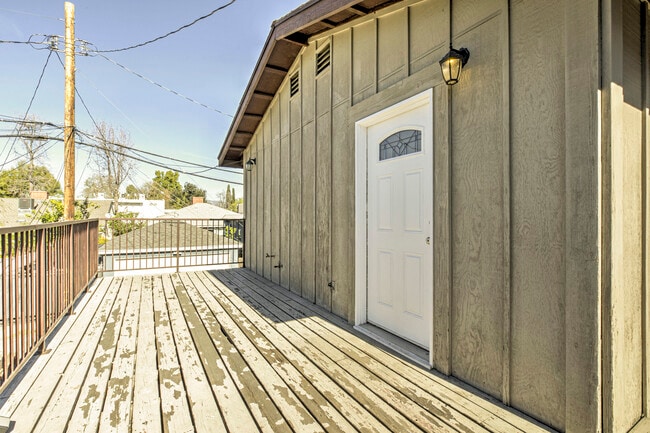 Building Photo - 6011 Bellaire Ave