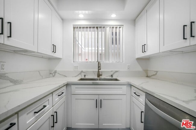 Photo - 1030 N Orange Grove Ave Unit 104
