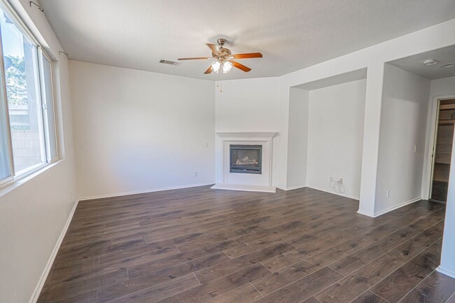 Photo - Charming 3-Bedroom Home with a Big Backyar...