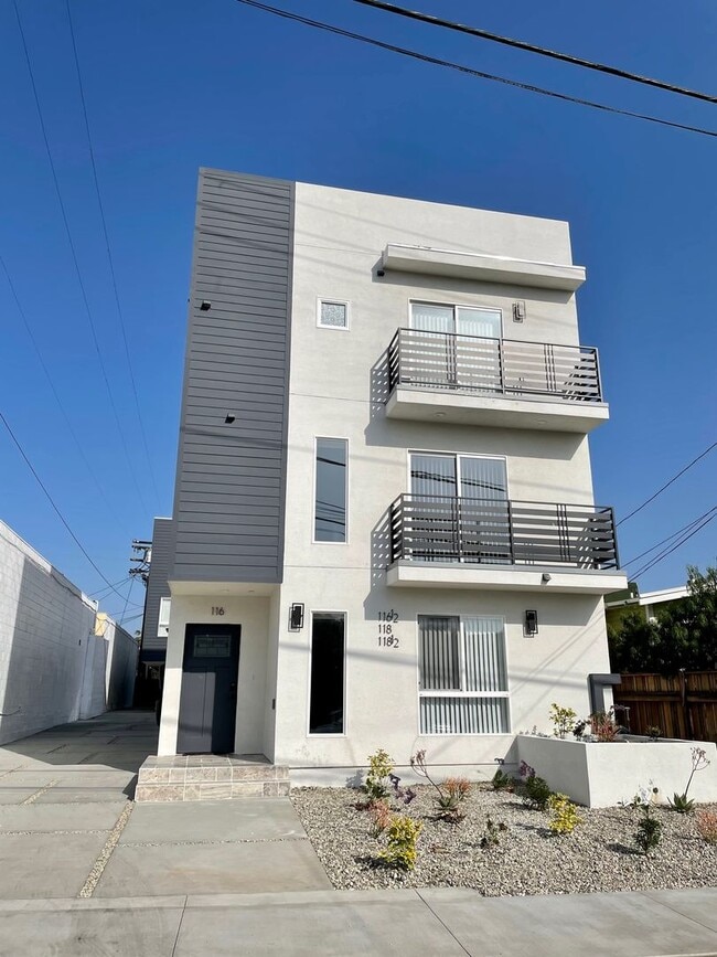 Building Photo - 116 S Ave 63 Unit #116 1/2