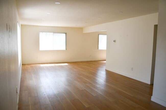 Photo - Valencia (994) Unit Valencia (994) #102