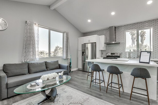 Building Photo - 2022 Avenida Del Diablo Unit ID1308385P