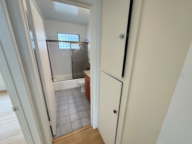 Photo - 555 N Ardmore Ave Unit 3