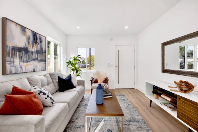 Photo - 2350 E Poppy St