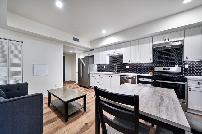 Photo - 2600 S Catalina St