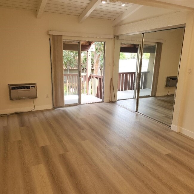 Photo - 1040 W MacArthur Blvd Unit 126