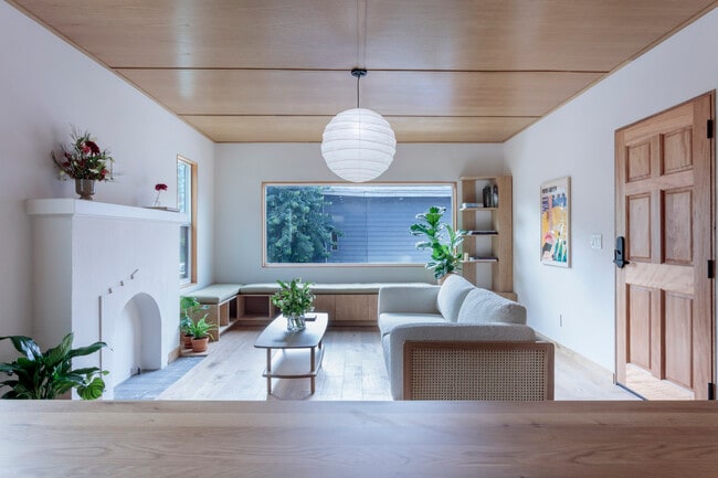 Building Photo - 3361 Hamilton Way Unit 1