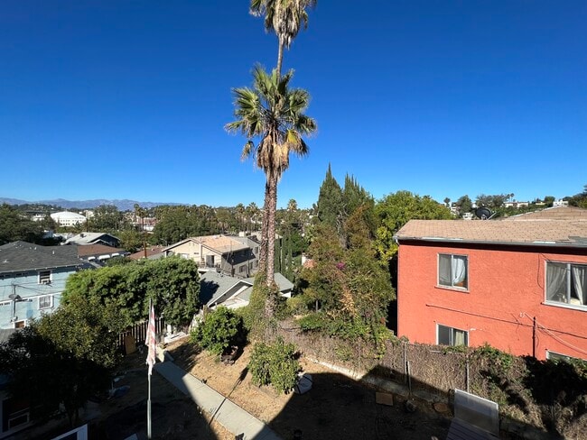 Photo - 1725 Kent St