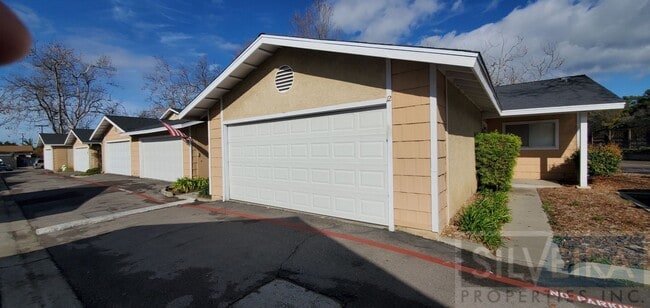 Building Photo - 2 Bedroom Condo available