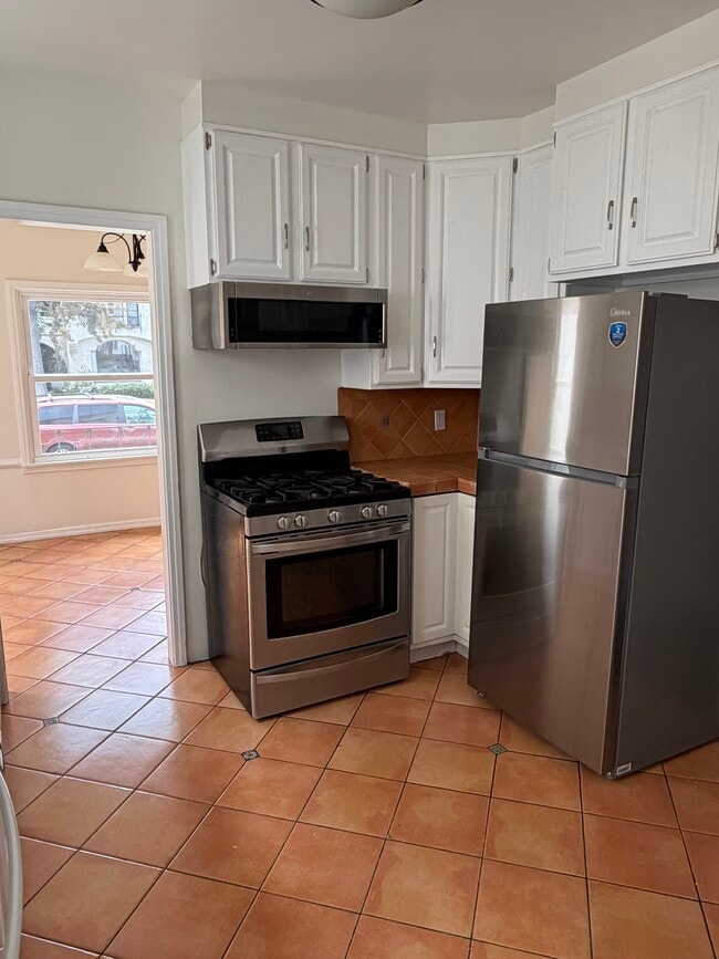 Kitchen - 8349 W 4th St